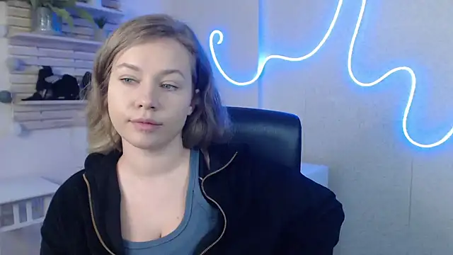 Snapshot of holly_xglam chatting on 02.13.25 holly xglam online show from 02.13.25