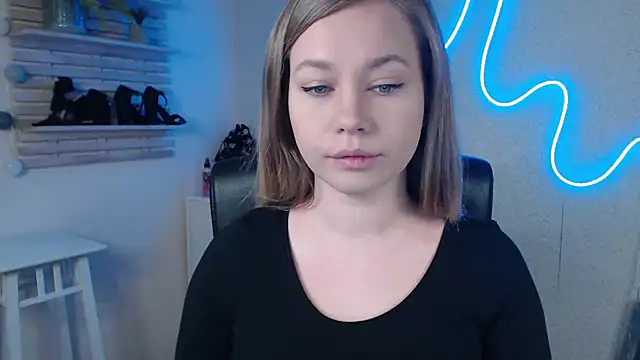 Snapshot of holly_xglam chatting on 02.21.25 holly xglam online show from 02.21.25