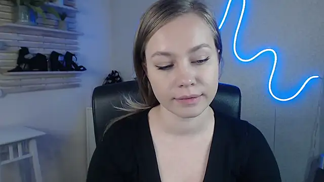 Snapshot of holly_xglam chatting on 02.26.25 holly xglam online show from 02.26.25