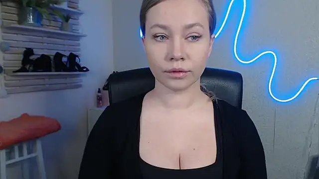 Snapshot of holly_xglam chatting on 02.27.25 holly xglam online show from 02.27.25
