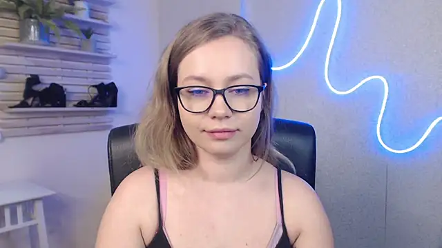 Snapshot of holly_xglam chatting on 03.07.25 holly xglam online show from 03.07.25