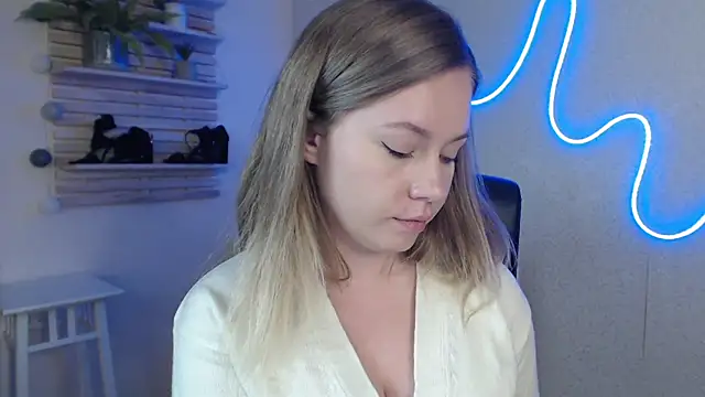 Snapshot of holly_xglam chatting on 03.12.25 holly xglam online show from 03.12.25