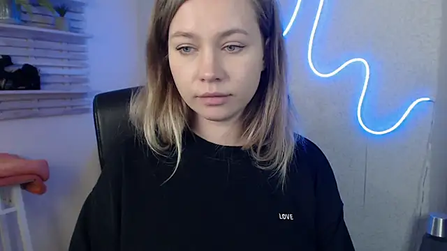 Snapshot of holly_xglam chatting on 03.20.25 holly xglam online show from 03.20.25