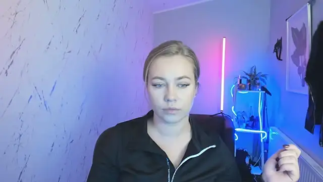 Snapshot of holly_xglam chatting on 10.16.25 holly xglam online show from 10.16.25