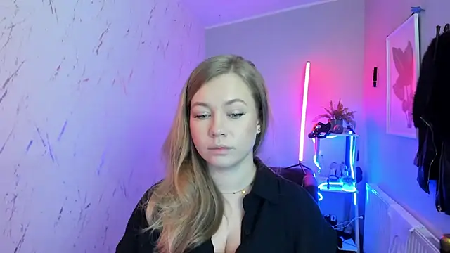 holly xglam online show from 11.13.25