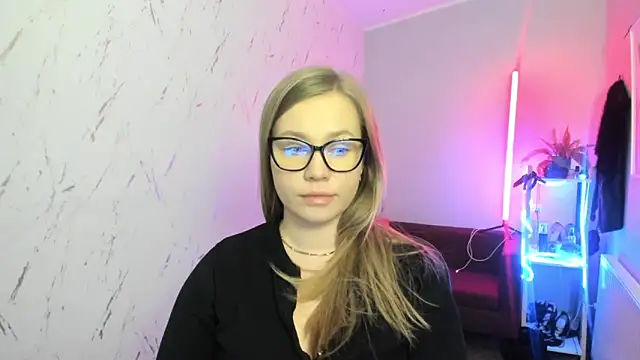 holly xglam online show from 12.21.25