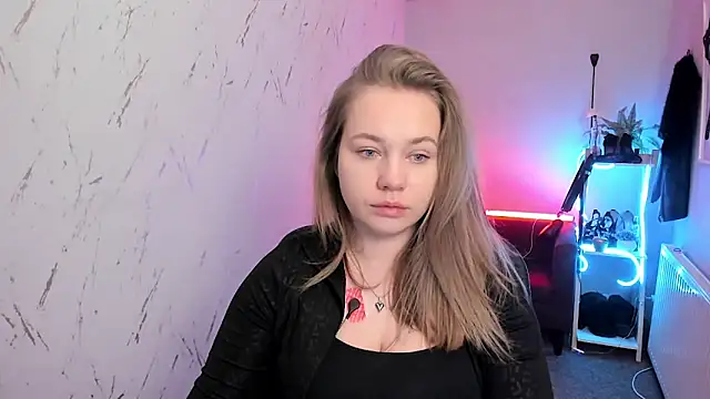 holly xglam online show from 03.04.26