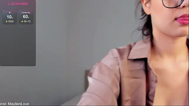 Snapshot of MaylienLove chatting on 12.26.24 MaylienLove online show from 12.26.24