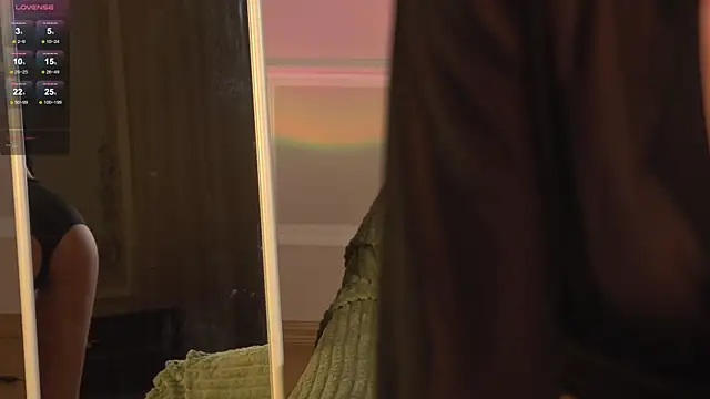 Snapshot of happywhores chatting on 11.23.25 happywhores online show from 11.23.25