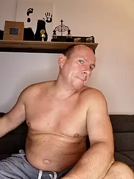 Snapshot of Netterarsch40 chatting on 10.16.25 Netterarsch40 online show from 10.16.25