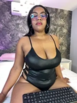 Snapshot of Esmeralda_Duarte chatting on 07.12.26 Esmeralda Duarte online show from 07.12.26