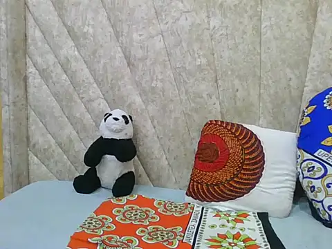 Snapshot of Sexy_Villagegal chatting on 10.18.25 Sexy Villagegal online show from 10.18.25
