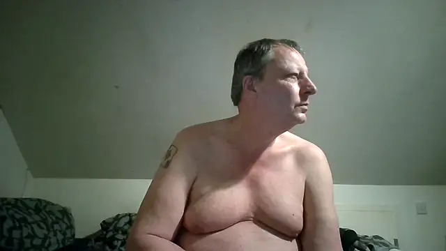 Snapshot of chubbybear2cum chatting on 05.15.26 chubbybear2cum online show from 05.15.26