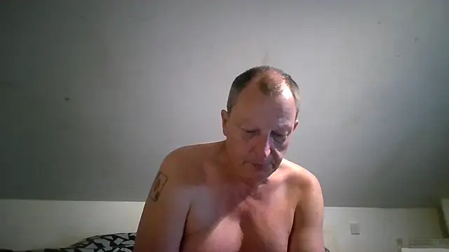 Snapshot of chubbybear2cum chatting on 06.06.26 chubbybear2cum online show from 06.06.26