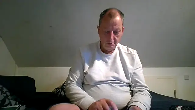 Snapshot of chubbybear2cum chatting on 06.08.26 chubbybear2cum online show from 06.08.26