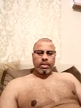 Snapshot of desi_black_cock chatting on 03.20.25 desi black cock online show from 03.20.25