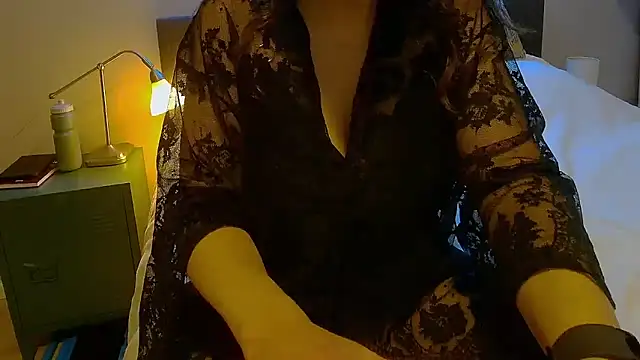 Snapshot of Ella_Next_Door chatting on 01.15.25 Ella Next Door online show from 01.15.25