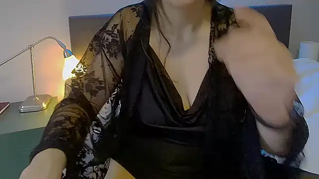 Snapshot of Ella_Next_Door chatting on 01.20.25 Ella Next Door online show from 01.20.25