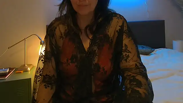 Snapshot of Ella_Next_Door chatting on 02.09.25 Ella Next Door online show from 02.09.25
