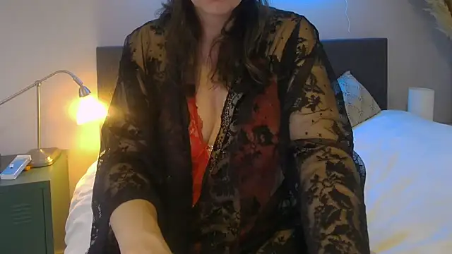 Snapshot of Ella_Next_Door chatting on 02.14.25 Ella Next Door online show from 02.14.25