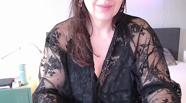 Snapshot of Ella_Next_Door chatting on 02.23.25 Ella Next Door online show from 02.23.25