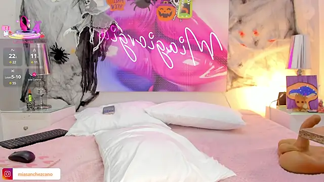 Snapshot of Miagiorgia_ chatting on 10.15.25 Miagiorgia  online show from 10.15.25