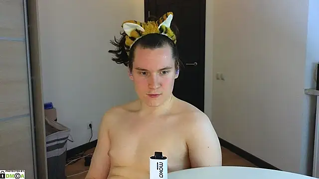 Snapshot of MoreRealAlex chatting on 02.11.25 MoreRealAlex online show from 02.11.25