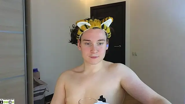 Snapshot of MoreRealAlex chatting on 02.11.25 MoreRealAlex online show from 02.11.25