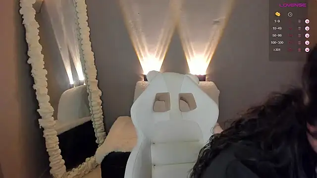 amber curly online show from 12.03.24