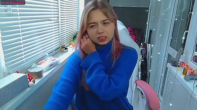 Snapshot of Olivka_Grr chatting on 12.14.24 Olivka Grr online show from 12.14.24