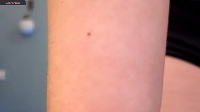 Snapshot of AnnaMaee chatting on 02.10.25 AnnaMaee online show from 02.10.25