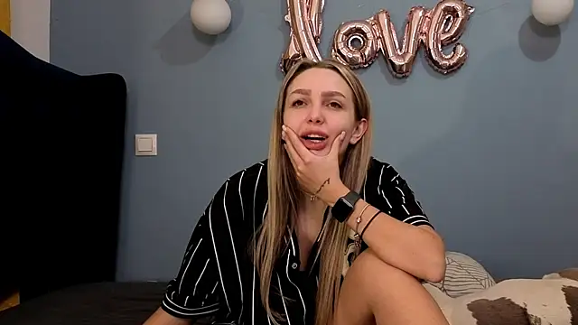 Snapshot of AnnaMaee chatting on 03.03.25 AnnaMaee online show from 03.03.25