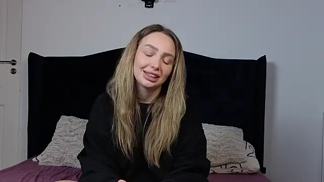 AnnaMaee online show from 02.25.26