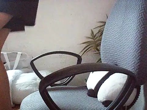 Snapshot of Haralushiaaax chatting on 03.21.26 Haralushiaaax online show from 03.21.26