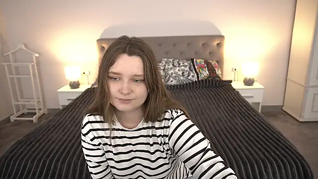 MagicPeachh  online show from 06.17.26