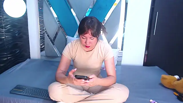 Victoria Coleman online show from 10.01.25