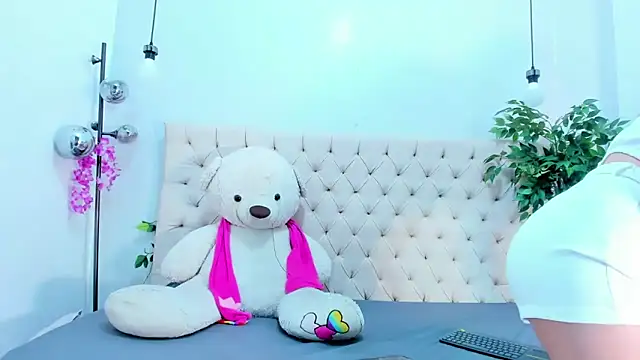 Victoria Coleman online show from 11.27.25