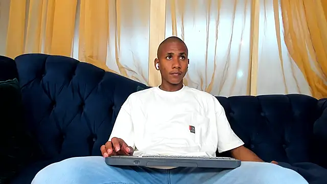 Snapshot of Ethan_Fox11 chatting on 02.04.25 Ethan Fox11 online show from 02.04.25