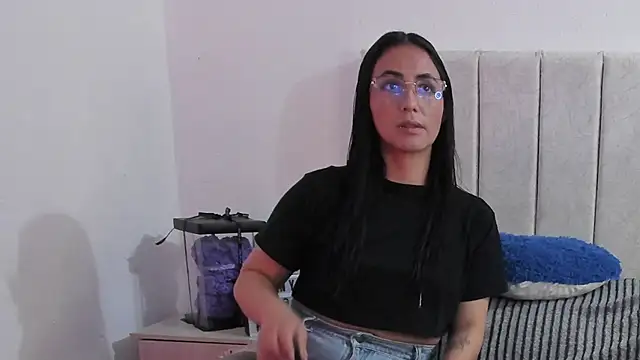 Snapshot of anny_roberts chatting on 04.22.26 anny roberts online show from 04.22.26