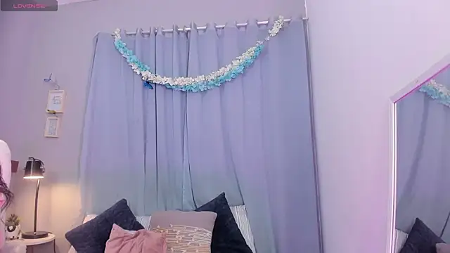 Chloe fischer  online show from 04.15.26