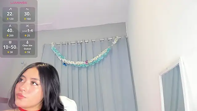Chloe fischer  online show from 04.22.26