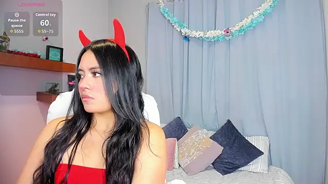 Chloe fischer  online show from 04.30.26