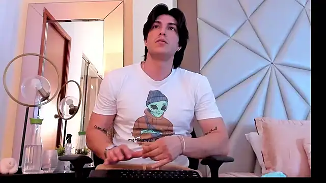 Karimferrer online show from 01.23.25