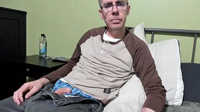 Snapshot of ImportantEquator0 chatting on 11.04.25 ImportantEquator0 online show from 11.04.25