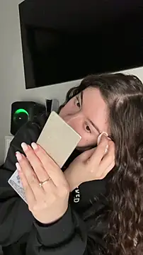 Kimi Ass online show from 12.22.25