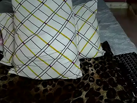 Queen petite  online show from 09.10.25