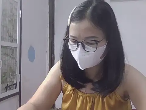 Snapshot of MaiHuong77 chatting on 10.31.25 MaiHuong77 online show from 10.31.25