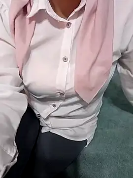 Snapshot of _Sahra_ chatting on 12.25.24 Sahra online show from 12.25.24