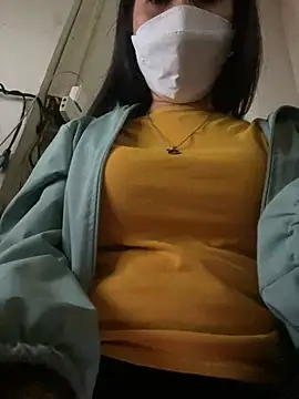 Snapshot of Tuongvy05 chatting on 12.20.24 Tuongvy05 online show from 12.20.24