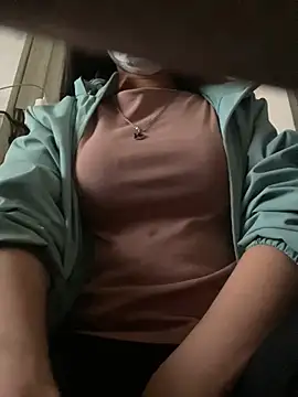 Snapshot of Tuongvy05 chatting on 12.25.24 Tuongvy05 online show from 12.25.24